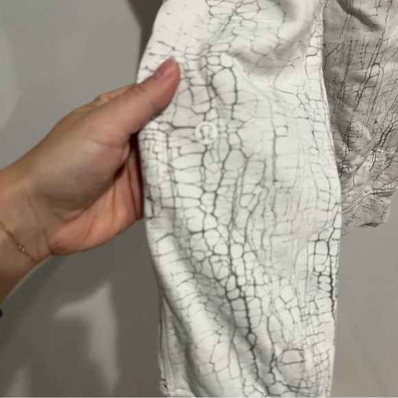 Lululemon Warm Down Jogger *7/8 Length
Thread Dye White Black - Picture 7 of 10